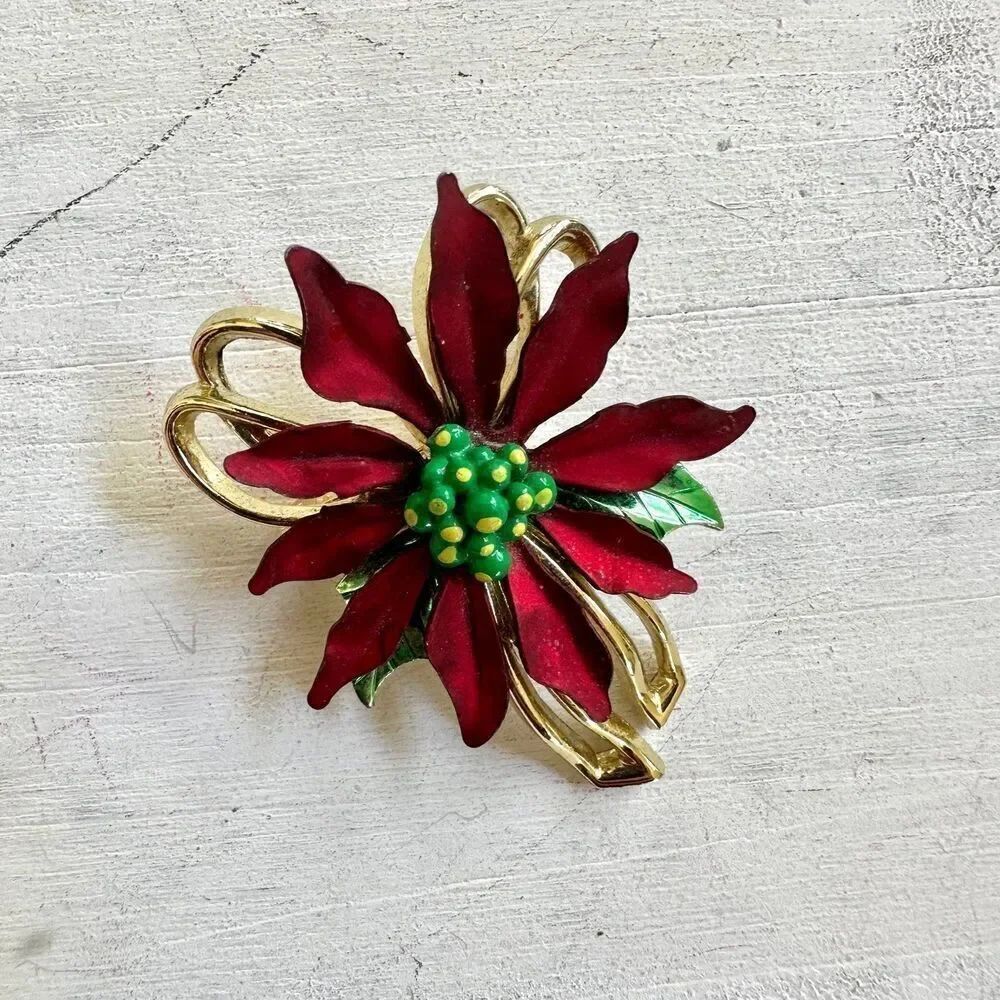 Vintage gold tone Pointsettia pin